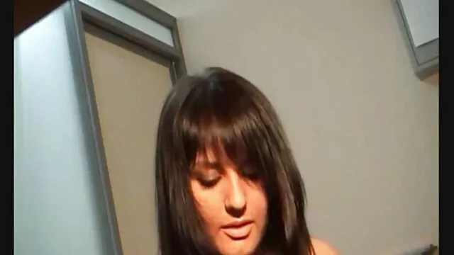 اجرای انفرادی سوپر بکن بکن حیوانات سبزه در بالکن پشت